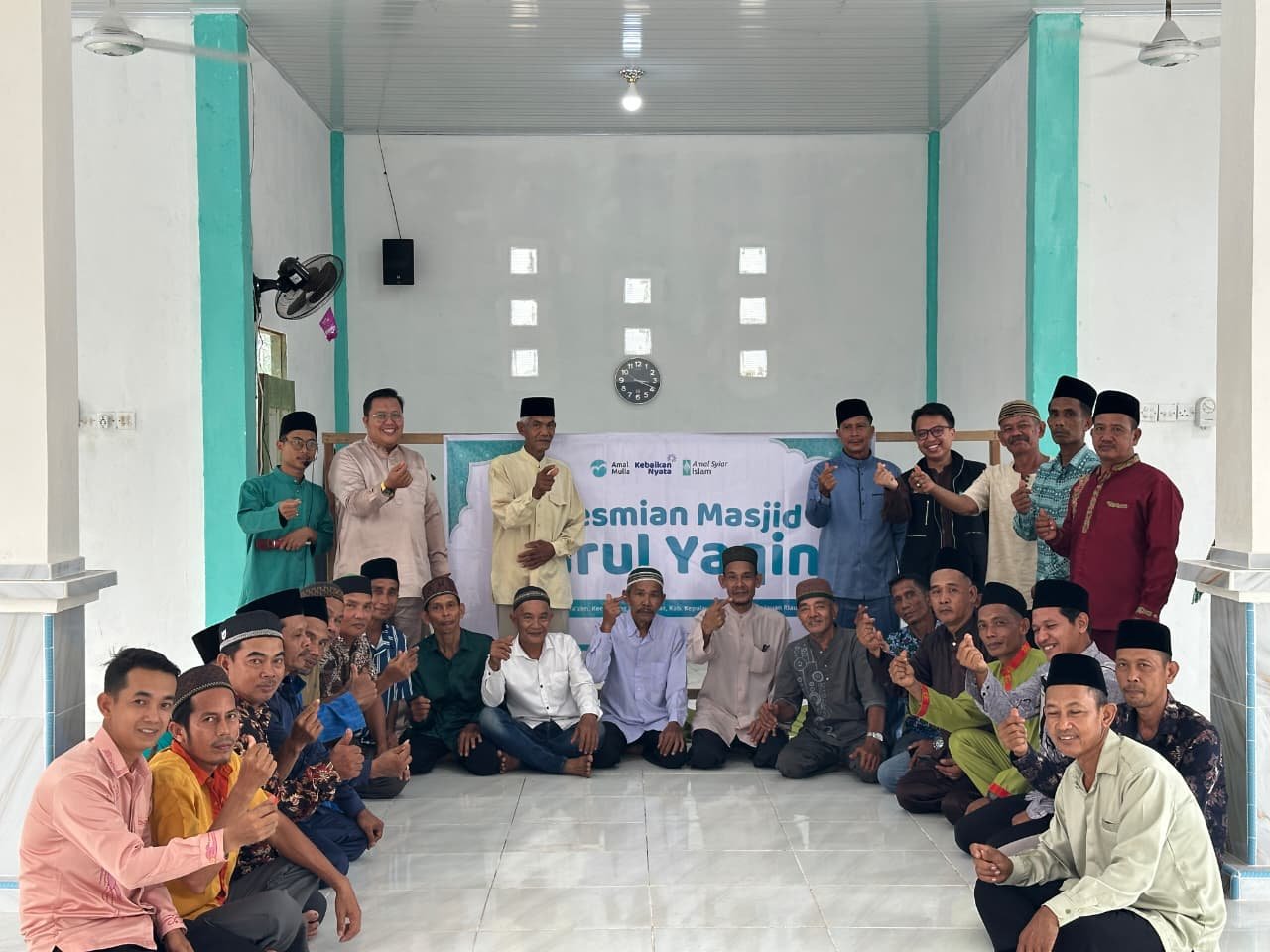 Tak Hanya Resmikan Masjid, Yayasan Amal Mulia Bantu Penerangan Mushalla di Pelosok Meranti